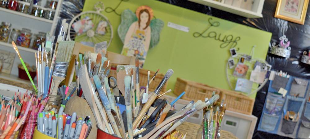 Join Dana da Ponte (danadaponte.com) in Redwood Meadows, a storybook town located 5 minutes from Bragg Creek, Alberta for a full-day spiritual art retreat where you will get clear about your dreams and your soul’s calling while creating a beautiful vision board that looks like an angel. No previous art experience necessary.